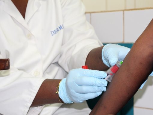 Traitements du VIH en Afrique : l’importance des essais cliniques prolongés sur le terrain